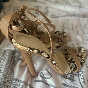 Elegant Tan and Black Strappy Heels